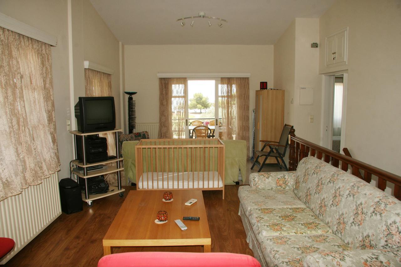 Villa Vlichos Amarynthos Luaran gambar
